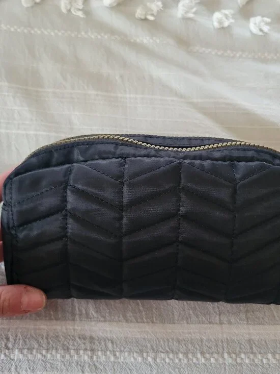 Primark | Chevron quilted double-zip makeup bag | Black/Gold | OS - Picture 2 of 10